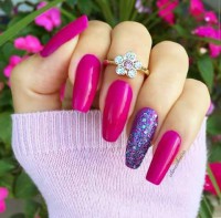 Uñas con diseños.